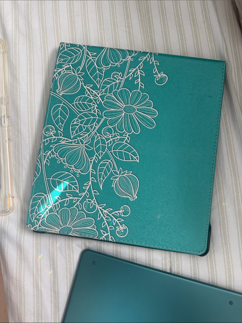 Amazon Kindle Scribe Teal & Teal Stylus eBook Reader. 64 GB. - Picture 5 of 15